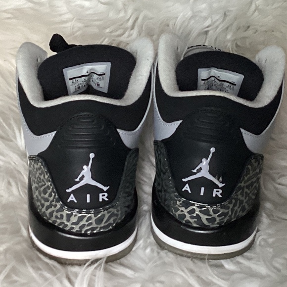 Air Jordans Retro 3s Wolf Grey - Picture 4 of 5
